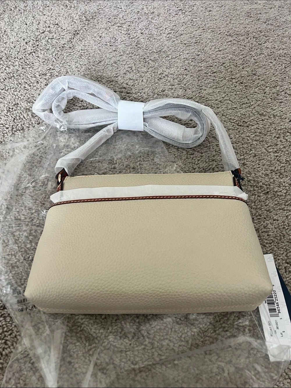Dooney & Bourke zipper closure